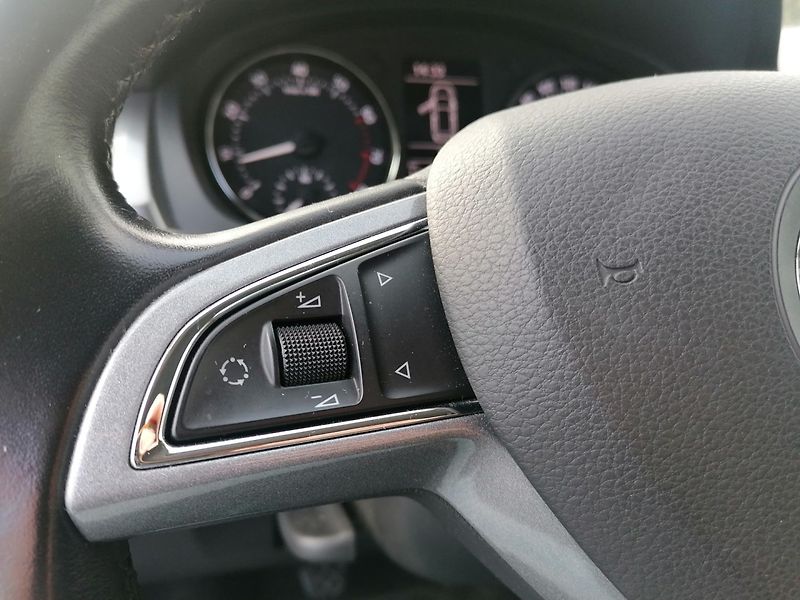 Škoda Rapid (2014) REZERVACE! 1.2 TSi - fotka 11 z 15