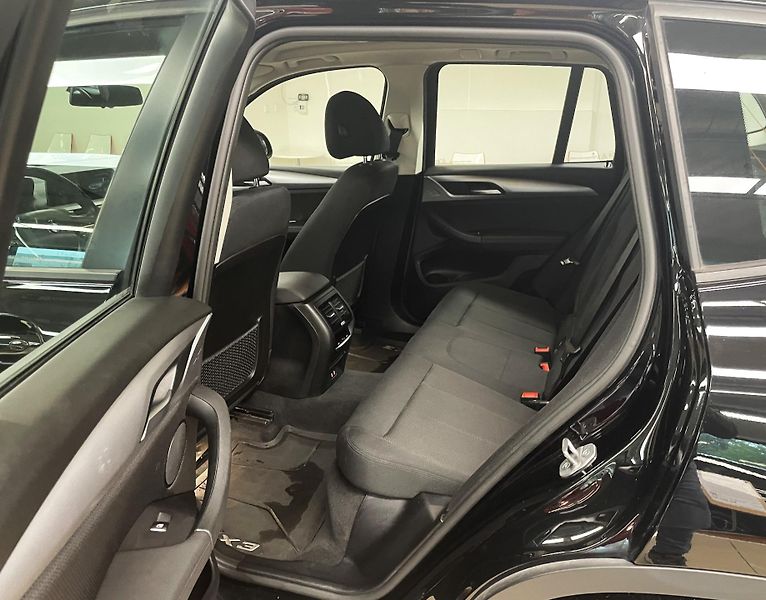 BMW X3 20d xDrive 140kW, ČR - fotka 11 z 30