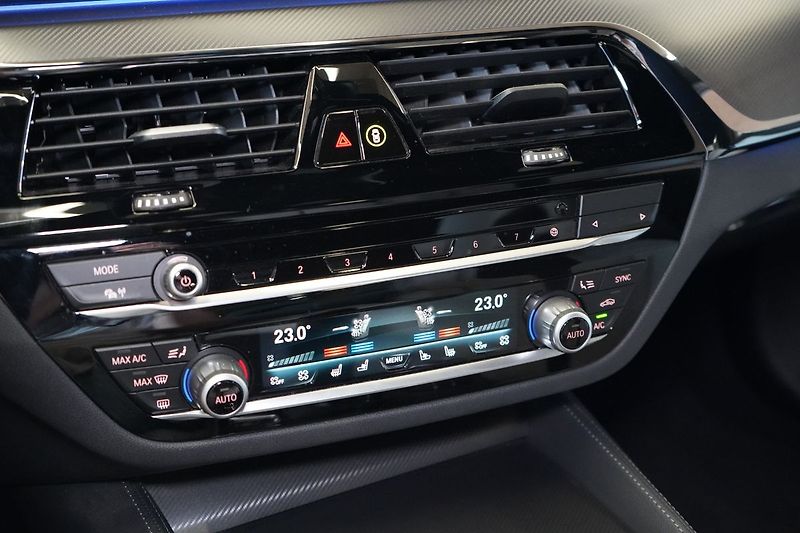 BMW M5 Competition xDrive, B&W, HUD - fotka 36 z 47