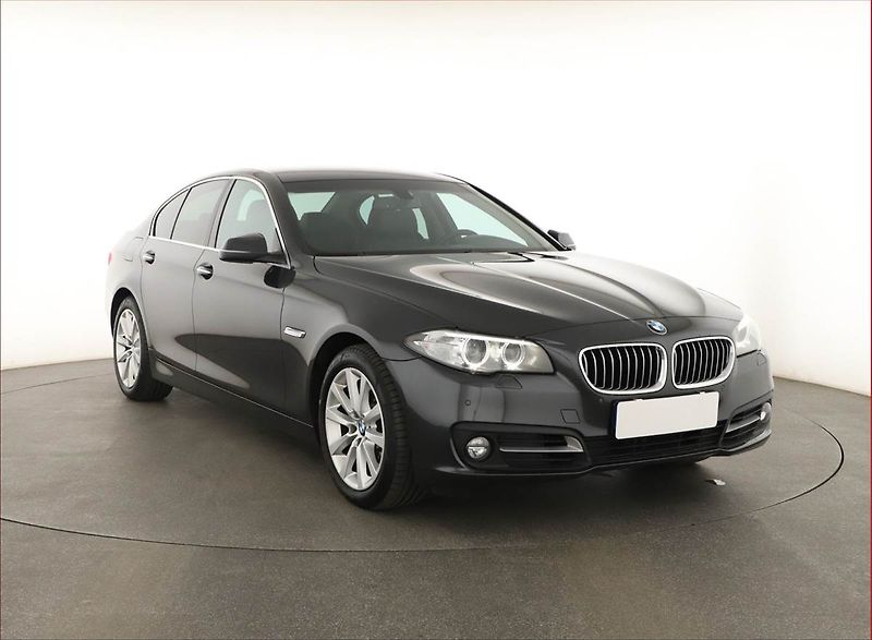 BMW Řada 5 (2013) 520d xDrive, 4X4, Automat, ČR - fotografie inzerátu