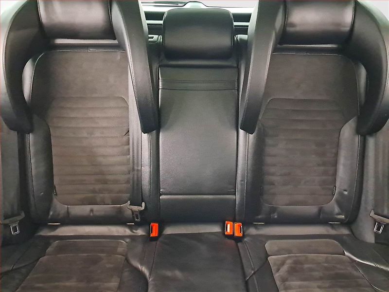 Volkswagen Passat (2013) 2.0 TDI, Automat, Navi, Xenony - fotka 10 z 23