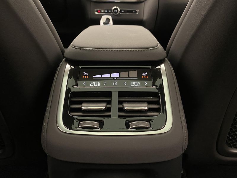 Volvo XC90 T8 AWD RECHARGE ULT REZERVACE - fotka 34 z 68