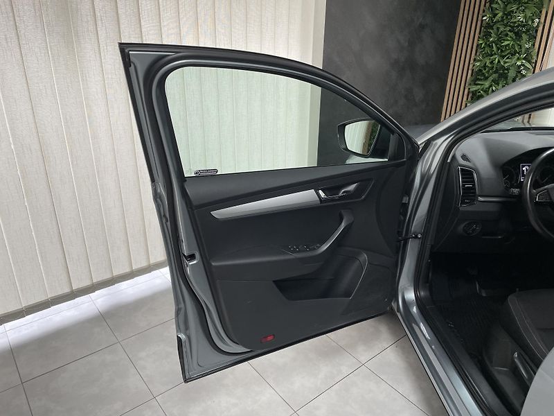 Škoda Karoq 1.5 TSi 125 YEARS ČR 1.MAJ SER - fotka 21 z 31