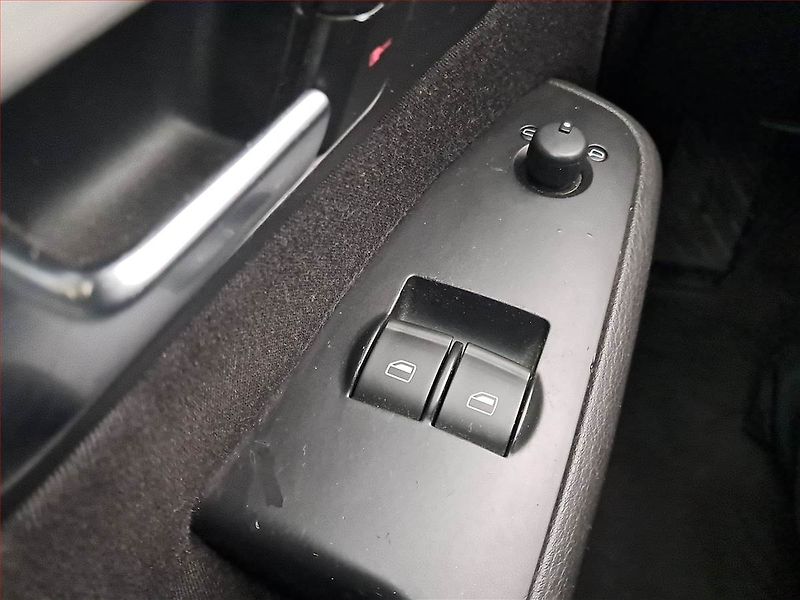 Audi A4 (2006) 2.0 TDI, nová STK, dobrý stav - fotka 16 z 17