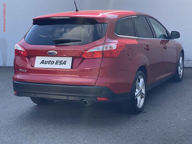 Ford Focus (2014) 2.0 TDCi, Titanium, navi - fotka 4 z 21