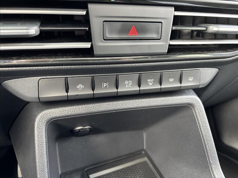 Ford Tourneo Connect 2,0 EcoBlue Active L2 Aut. - fotka 43 z 52