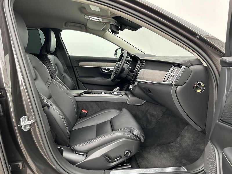 Volvo S90 2.0 B5 4x4 PLUS - fotka 18 z 31