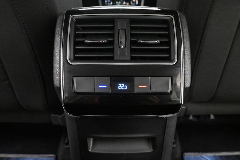 Škoda Superb 2,0 TDI 110kW DSG Style Záruka - fotka 22 z 33