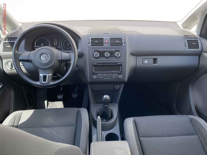 Volkswagen Touran (2013) 2.0 TDi, Comfortline, Webasto - fotka 8 z 19