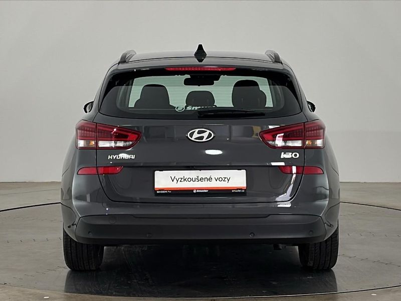 Hyundai i30 SMART DCT - fotka 17 z 26