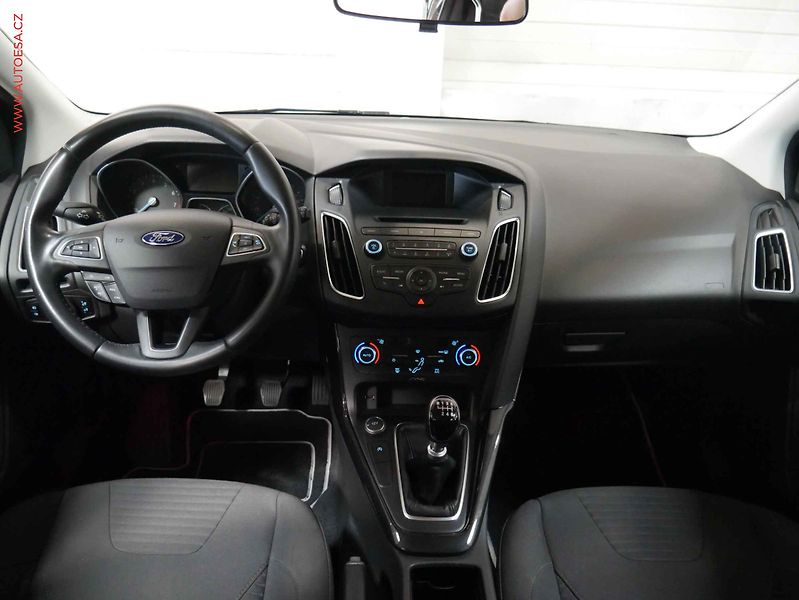 Ford Focus (2016) 1.5 EB, 1.maj,ČR, TZ - fotka 8 z 21