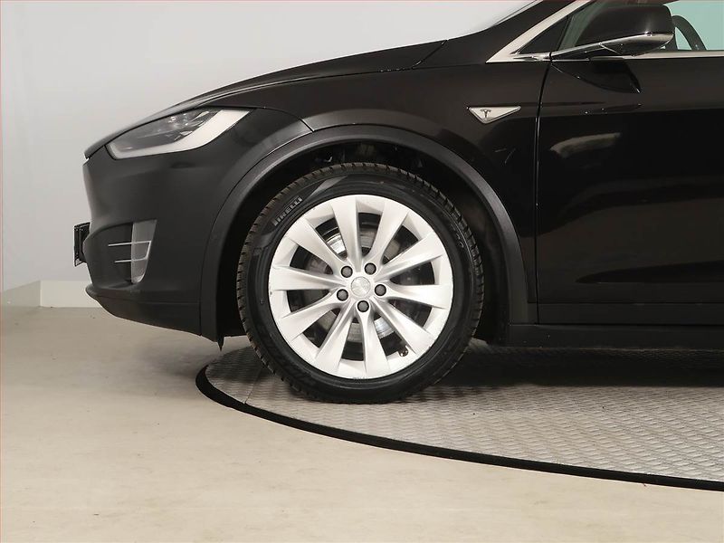 Tesla Model X (2016) 90D, SoH 84% - fotka 15 z 28