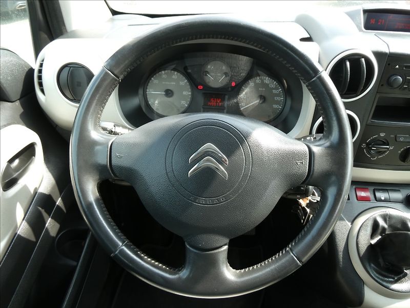 Citroën Berlingo 1,6 HDi 73kW MULTISPACE, závěs - fotka 27 z 37