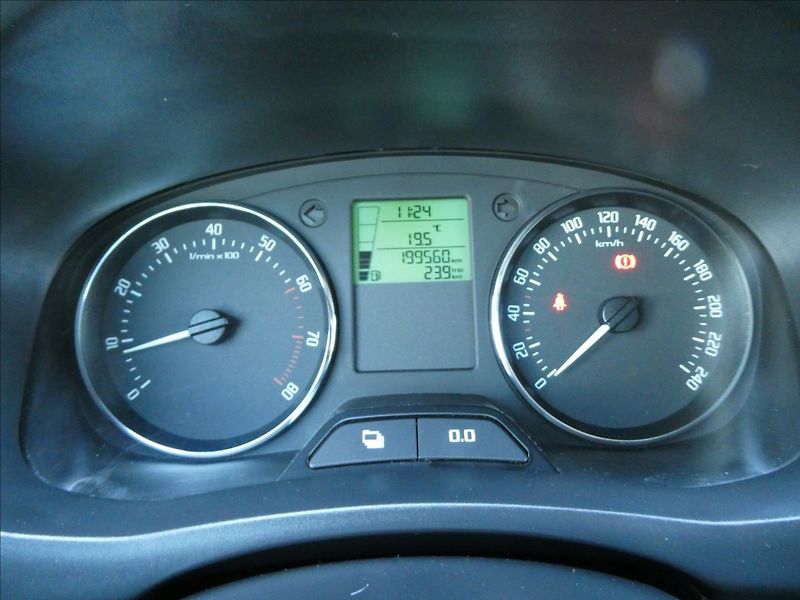 Škoda Fabia 1,2 TSi po servise,auto klima - fotka 33 z 48