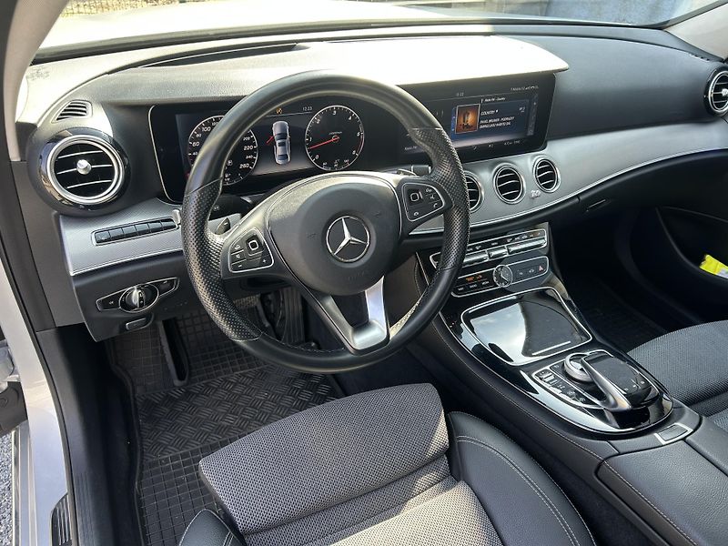 Mercedes-Benz Třídy E E 350d 190kW nové v ČR 58639km - fotka 26 z 61