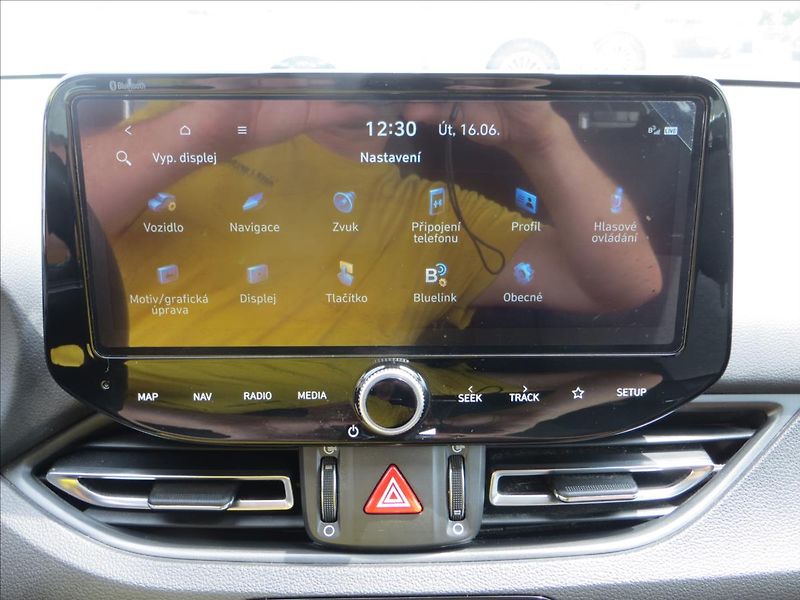 Hyundai i30 1,5 T-GDI mHEV Smart 117 kW - fotka 20 z 26