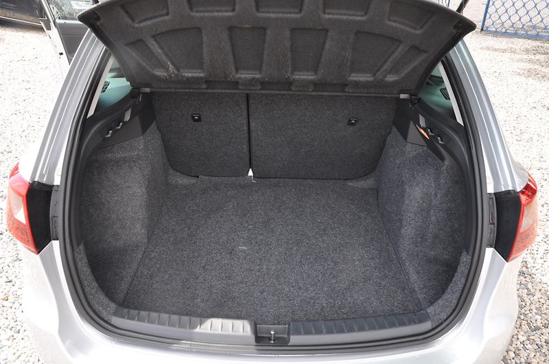 Seat Ibiza 1.2TSi 66kW KOMBI Style CONNEC - fotka 8 z 18