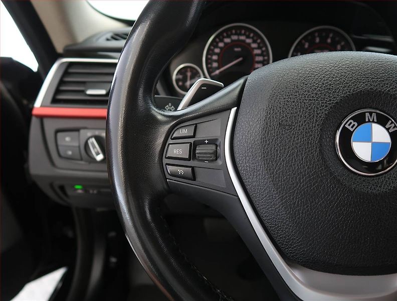 BMW Řada 4 (2018) 440i xDrive - fotka 20 z 26