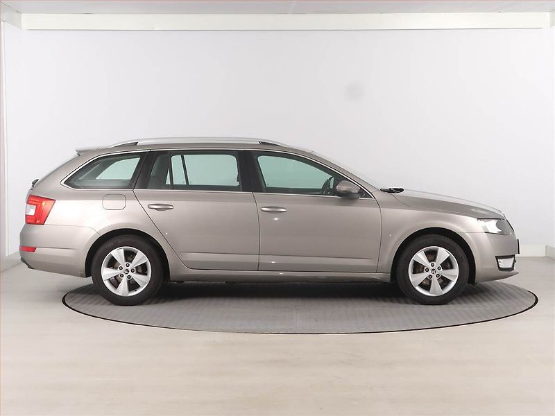 Škoda Octavia (2014) Style 1.6 TDI, Tempomat - fotka 6 z 16