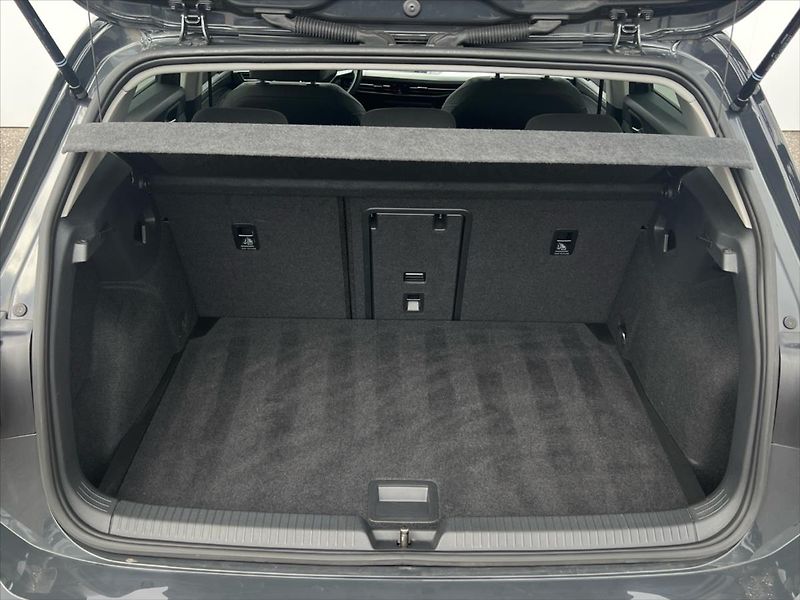 Volkswagen Golf 1,5 TSi 96 kW LIFE  REZERVACE - fotka 14 z 24