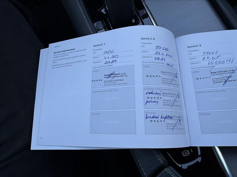 Volvo XC90 2,0 B5 AWD Momentum Pro AT ČR - fotka 29 z 33