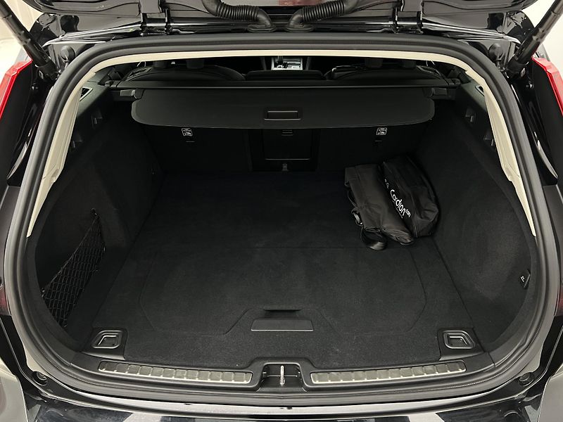Volvo V60 B4 DARK PLUS AUT - fotka 5 z 45