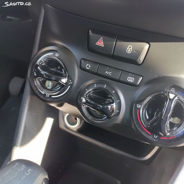 Peugeot 208 KRÁSNÝ,60TKM,1MAJ54L,SERVISKA - fotka 9 z 22