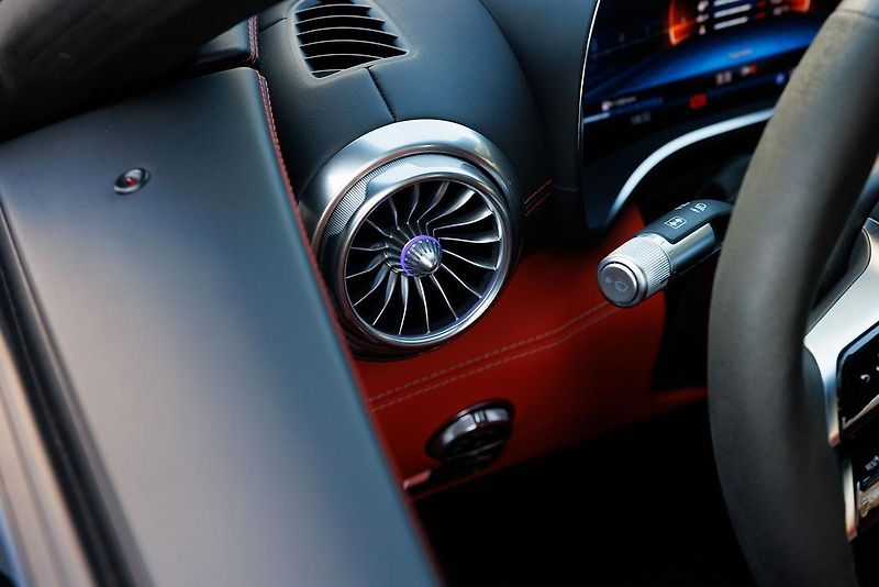 Mercedes-Benz AMG GT (2024) Coupe 63 V8 Biturbo 4Matic+  - fotka 18 z 45