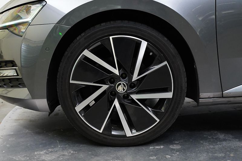 Škoda Superb - fotka 10 z 30