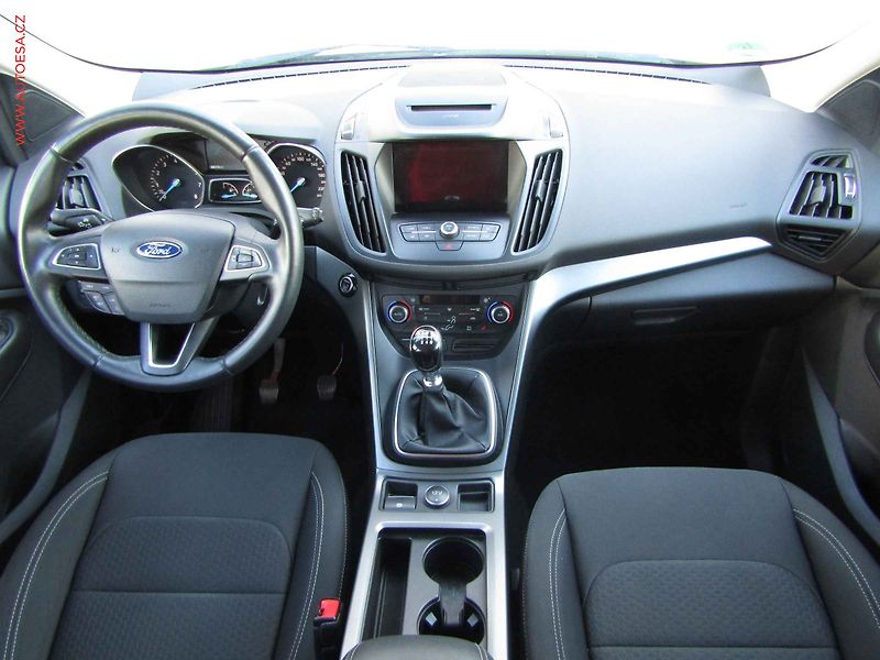 Ford Kuga (2019) 1.5 EB, AC, navi, park.asist - fotka 8 z 21
