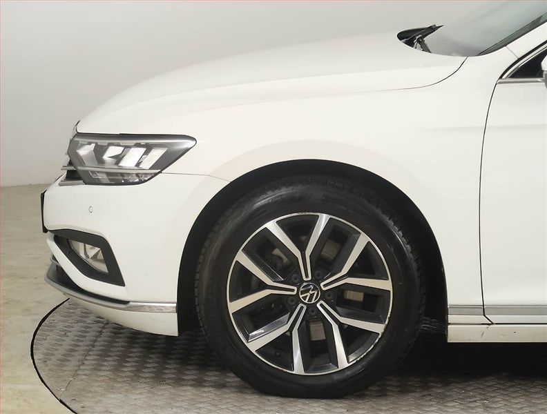 Volkswagen Passat (2020) Elegance 2.0 TSI, Automat - fotka 15 z 22