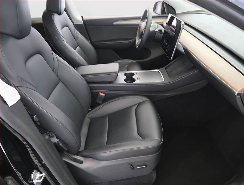 Tesla Model Y (2023) Performance 79kWh, SoH 93% - fotka 9 z 33