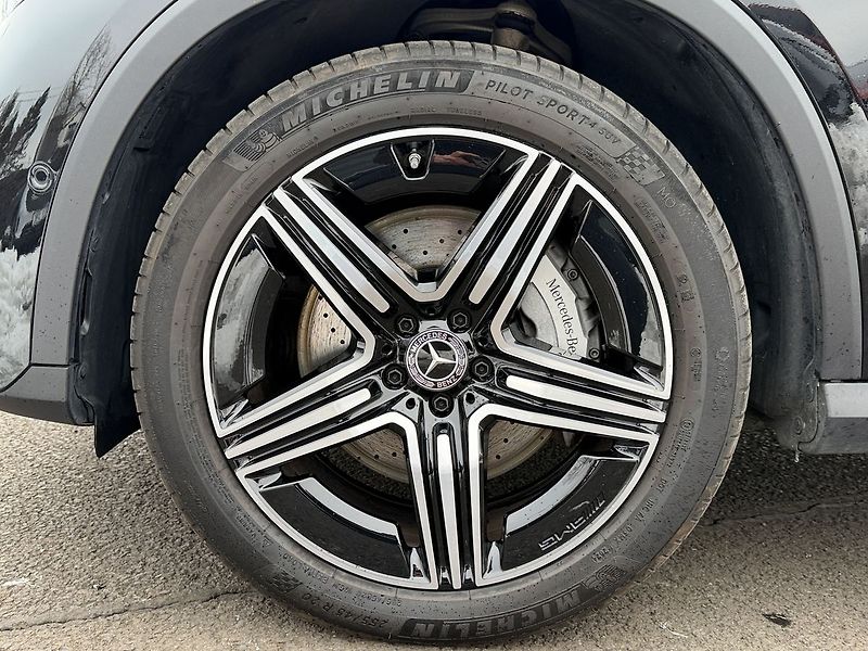 Mercedes-Benz GLC 220 d 4MATIC - fotka 26 z 31
