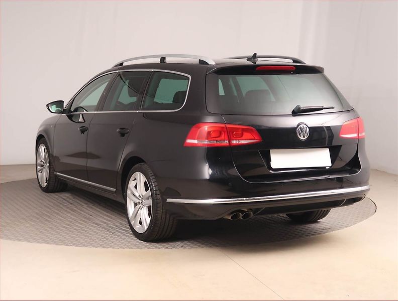 Volkswagen Passat (2012) Highline 2.0 TDI, Navi - fotka 4 z 16