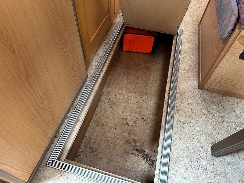 Eura Mobil Ostatní (1995) Fiat Ducato 2.5TDi-85KW-6.MÍST - fotka 35 z 50