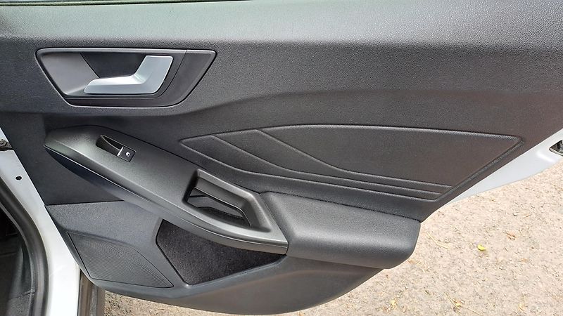 Ford Focus 1.5 EcoBlue Titanium Automat - fotka 10 z 27