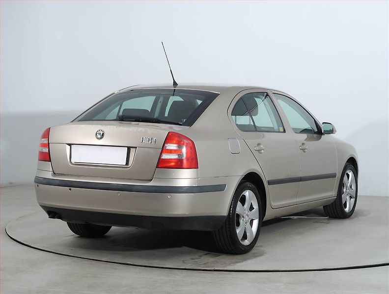 Škoda Octavia (2006) 2.0 TDI, po STK, dobrý stav - fotka 5 z 18
