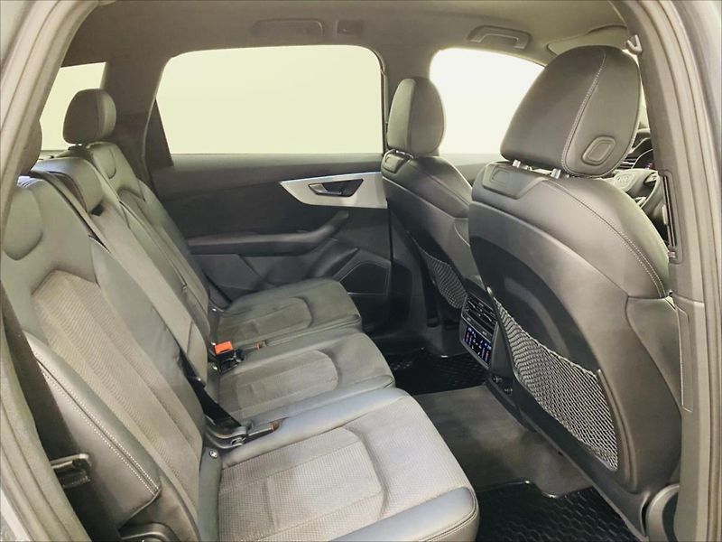 Audi Q7 3,0 TDI 210kW 7Míst S-Line - fotka 8 z 32