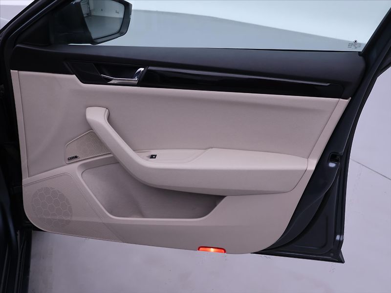 Škoda Superb 2,0 TSI 206kW DSG 4x4 CZ L&K - fotka 14 z 45