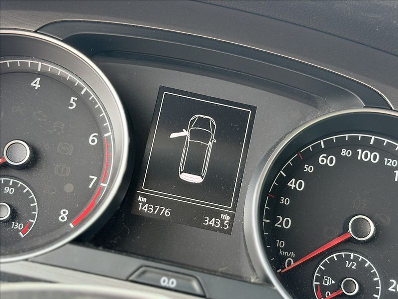 Volkswagen Golf TSI DSG F1 NAVI SERVISKA - fotka 12 z 32