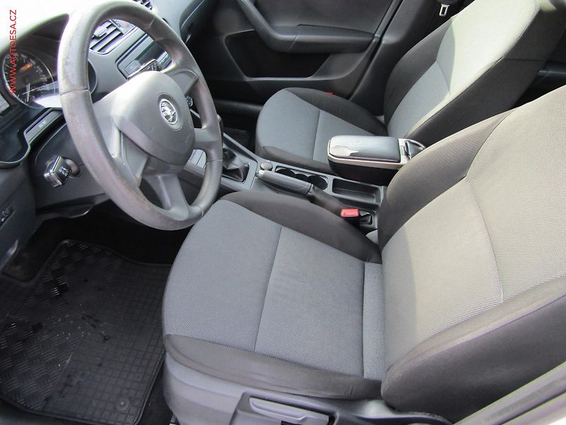 Škoda Octavia (2013) 1.6TDi, 2.maj,ČR, AC, STK10 - fotka 9 z 14