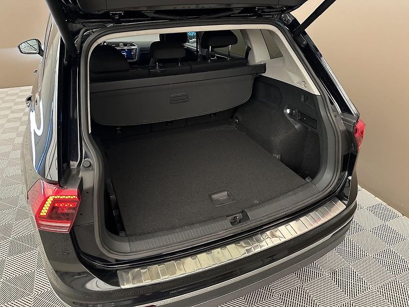 Volkswagen Tiguan (2020) 2.0 TDI DSG keyless - fotka 10 z 25