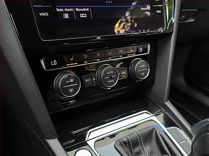 Volkswagen Passat (2018) R-Line 2.0 TDI, Automat, Kůže - fotka 17 z 20