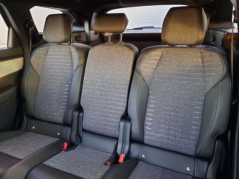 Peugeot 5008 (2025) ALLURE Hybrid 145 e-DCS6 - fotka 15 z 15
