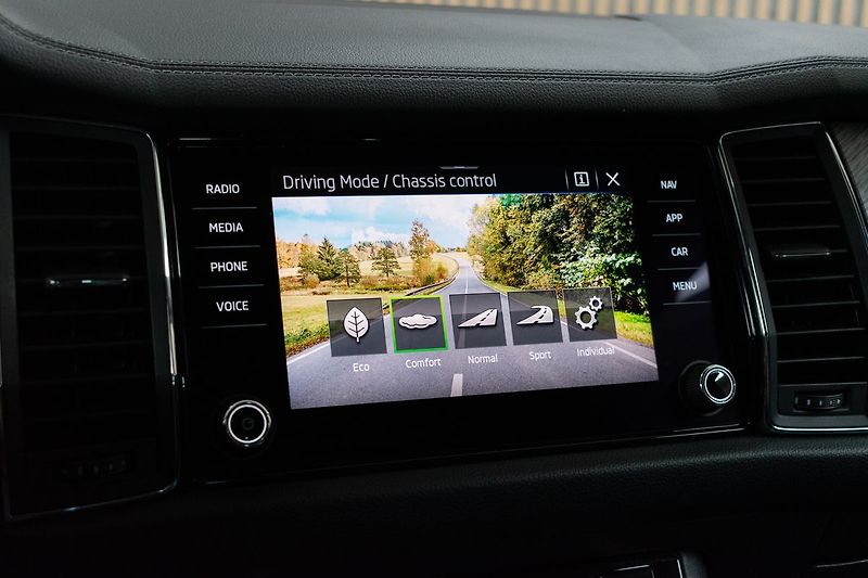 Škoda Kodiaq 1.5 TSI STYLE+*TAŽNÉ*DPH*ČR 1M - fotka 33 z 50