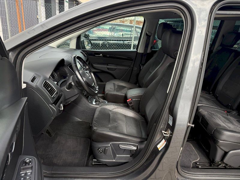 Volkswagen Sharan (2017) 2.0 TDI 135 kW DSG 4x4 - fotka 9 z 23