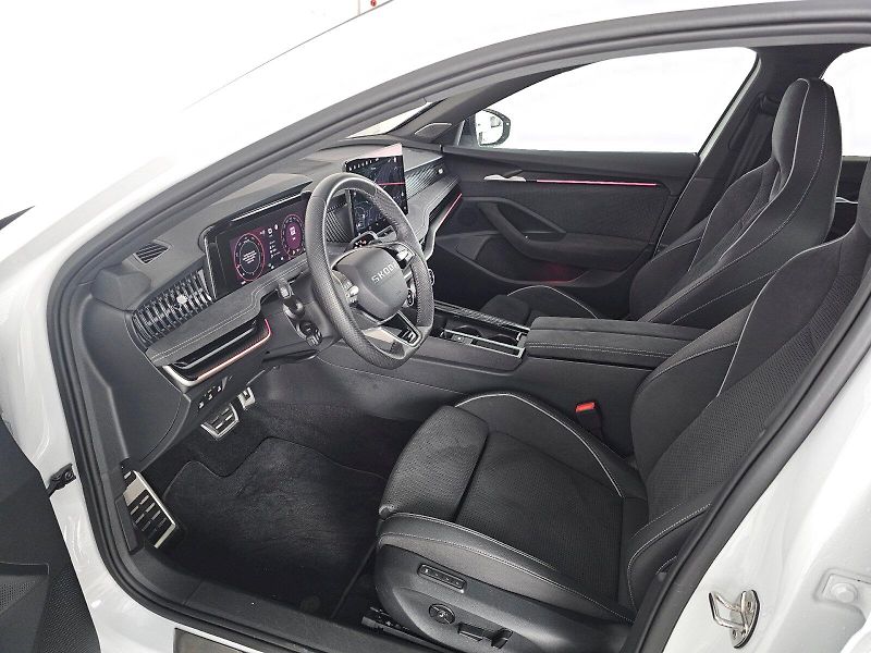 Škoda Superb (2025) 2.0TDI 142kW 4X4 SPORTLINE TAŽ - fotka 6 z 34
