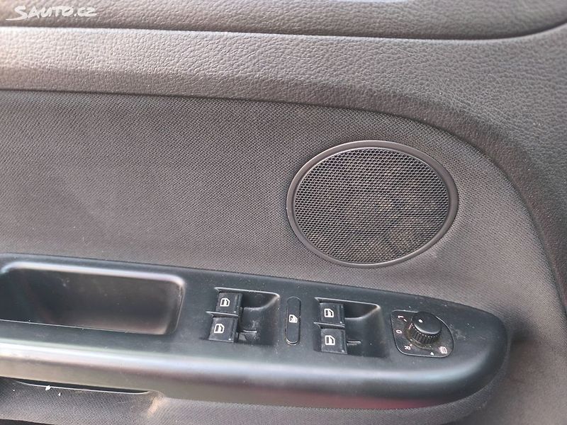 Volkswagen Golf Plus 2.0TDI,KRÁSNÝ,VÝBAVA,135KM - fotka 14 z 25