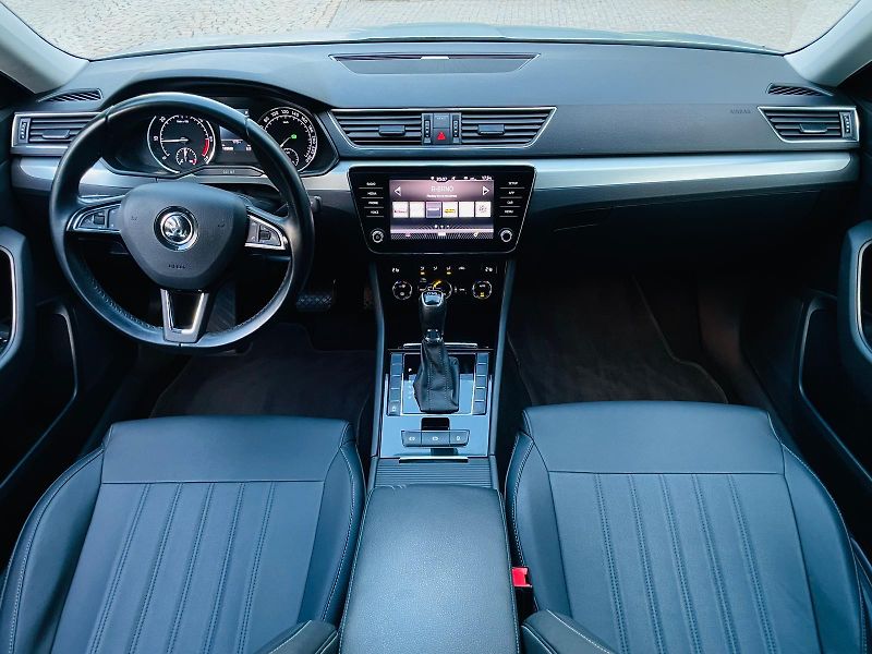Škoda Superb 2.0TDI AUTOMAT SENZORY LED - fotka 25 z 49