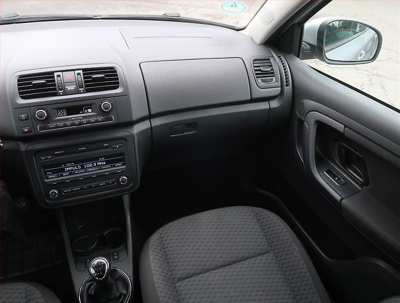 Škoda Fabia (2011) Ambition 1.2 TSI, Serv.kniha - fotka 8 z 18